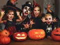 Rodzina w strojach na Halloween, z dyniami i pajęczyną w tle. Idealne inspiracje na halloween karty pracy dla dzieci.