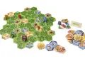 Fajne gry planszowe z motywem natury i zwierząt. Kolorowe heksagony tworzą planszę, a małe figurki graczy ruszają do zabawy.