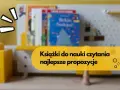 Kolorowe książki na półce, idealne wyrazy do nauki czytania dla dzieci.