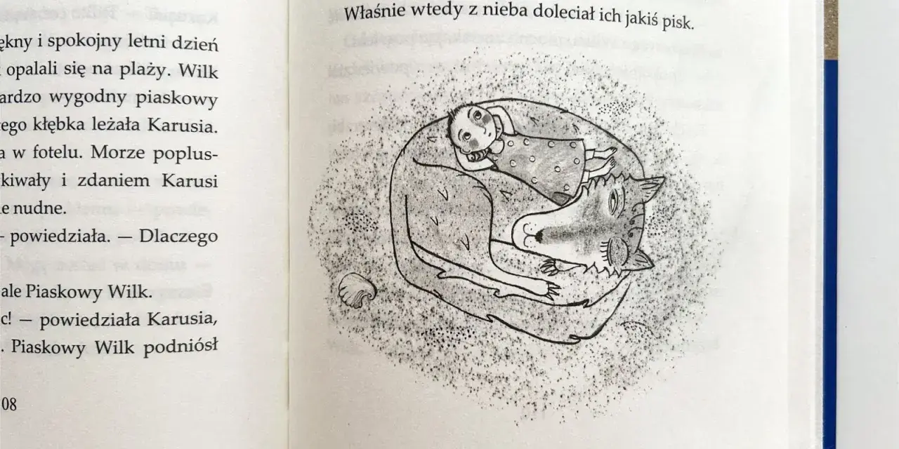 Ilustracja z książki: dziewczynka Karusia śpi wtulona w Piaskowego Wilka.
