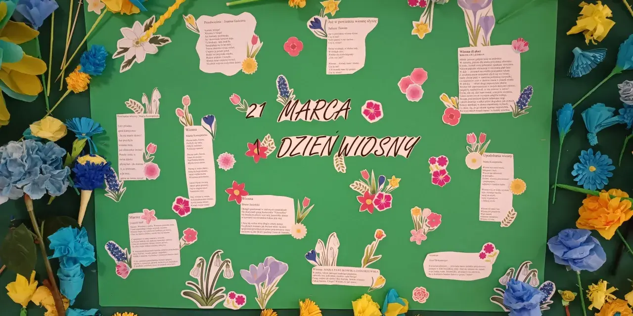 Wiosenne dekoracje w szkole podstawowej: wiersze, kwiaty z papieru i hasło "21 marca Dzień Wiosny".