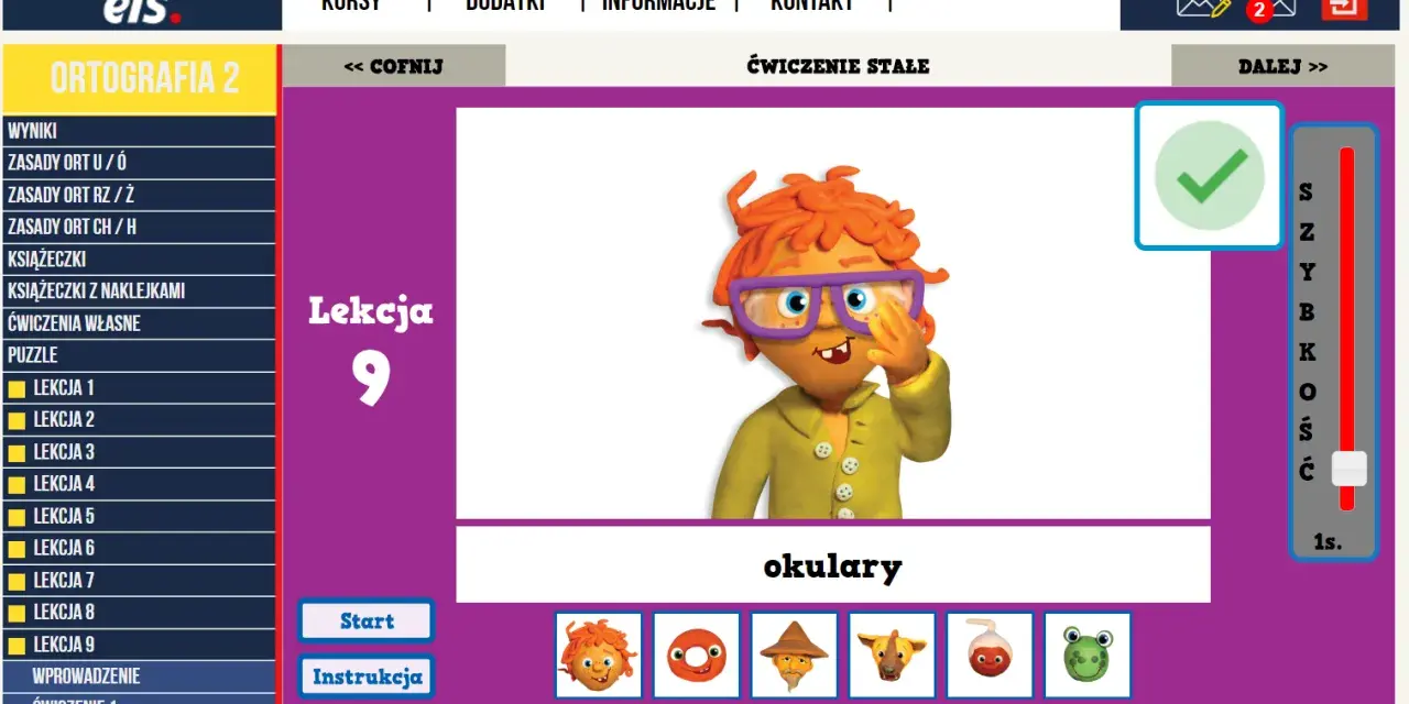 Lekcja 9 z ortografii dla klasy 1. Uczeń ćwiczy pisownię słowa "okulary" z postacią z plasteliny.