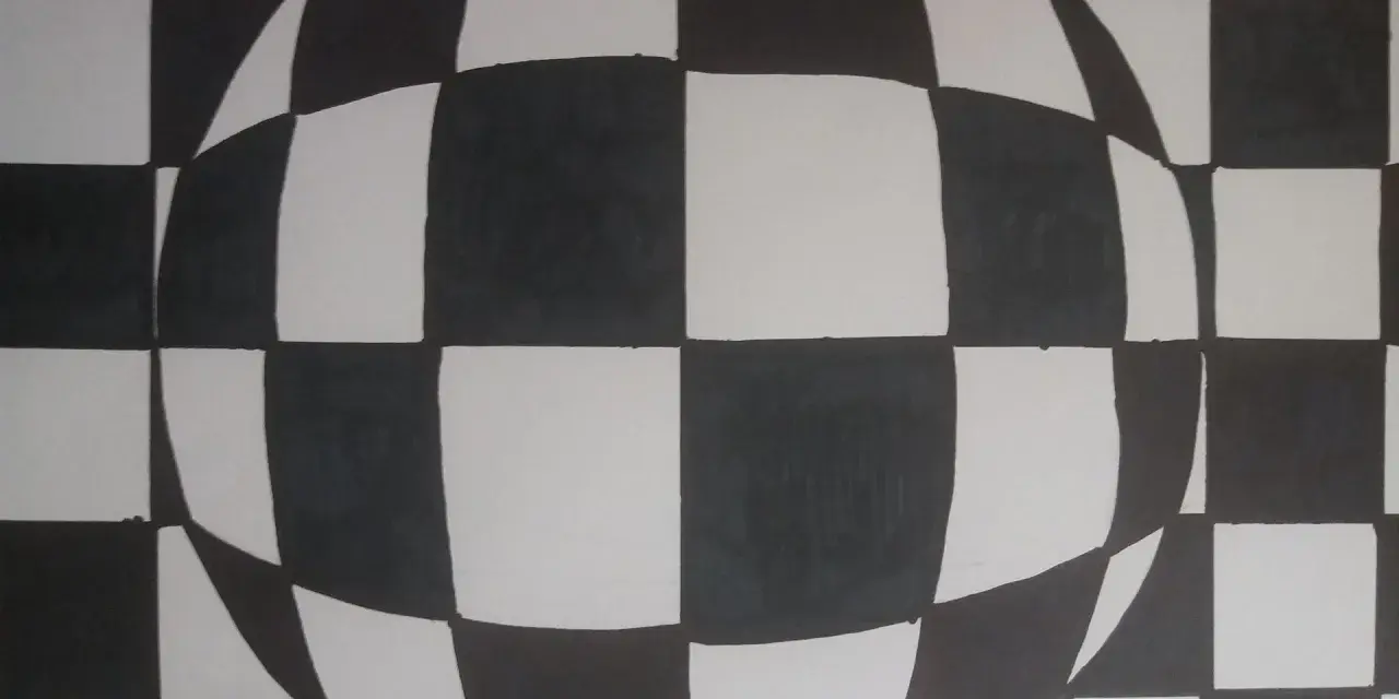 Efektowna kula z czarno-białej szachownicy, tworząca iluzję głębi. Proste, ale efektowne op art.