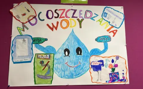 Plakat o oszczędzaniu wody. Uśmiechnięta kropla zachęca do krótkich pryszniców i zakręcania kranu. Wiersz o wodzie.