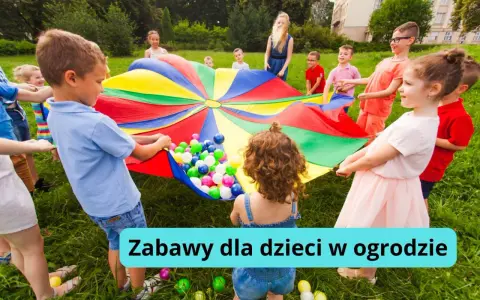 Radosne zabawy dla dzieci w ogrodzie z kolorowym spadochronem i piłeczkami. Dzieci śmieją się, trzymając materiał, tworząc falę.