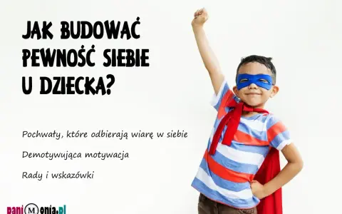 Chłopiec w stroju superbohatera symbolizuje, jak budować pewność siebie u dziecka. Porady, jak nie odbierać wiary w siebie.