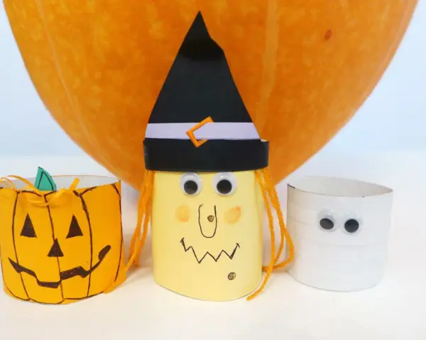 Strach się bać! Halloweenowe cuda z rolek po papierze toaletowym: dynia, czarownica i mumia.