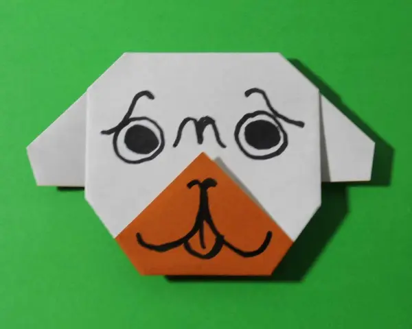 Urocza praca plastyczna: origami przedstawiające pyszczek psa z czarnymi oczami i pomarańczowym noskiem.