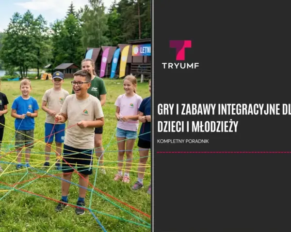 Grupa młodzieży bierze udział w grach integracyjnych na świeżym powietrzu, tworząc kolorową sieć z lin.