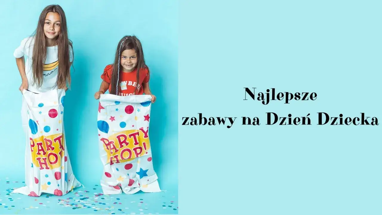 Dwie dziewczynki w workach skaczą, przygotowując się na najlepsze zabawy na Dzień Dziecka w przedszkolu.